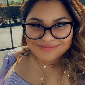 Meet your Posher, Celia